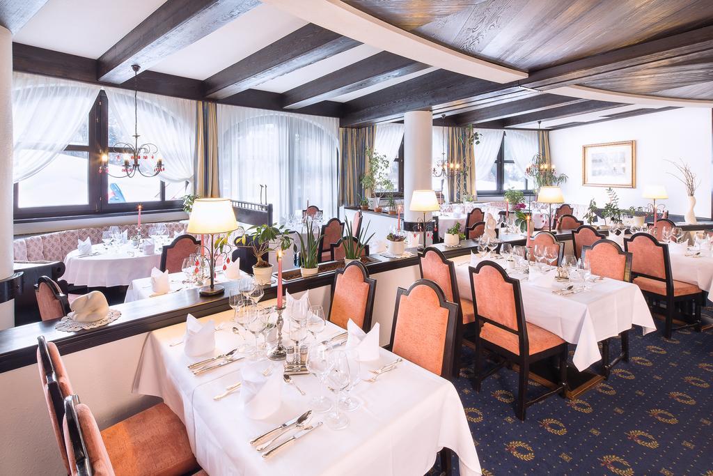 Hotel Neue Burg ナウダース エクステリア 写真