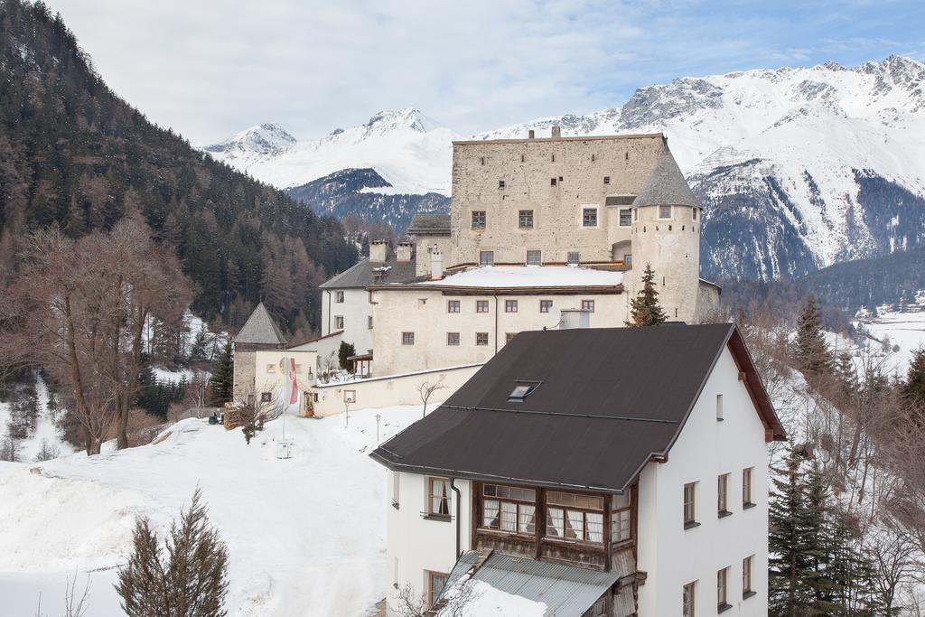 Hotel Neue Burg ナウダース エクステリア 写真