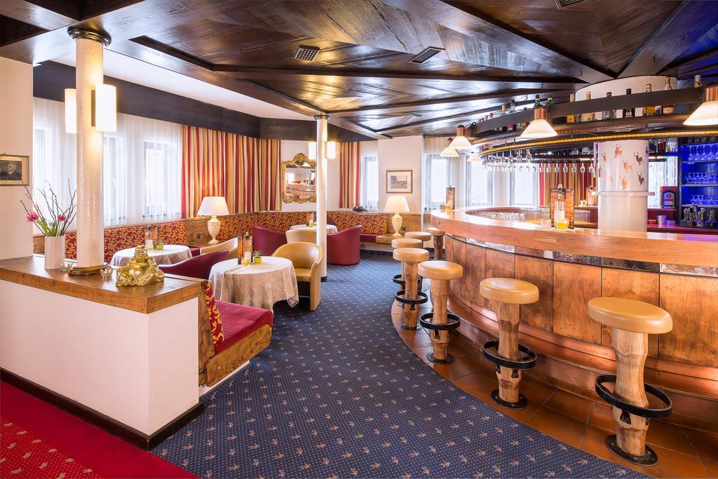 Hotel Neue Burg ナウダース エクステリア 写真