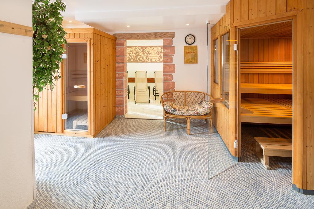 Hotel Neue Burg ナウダース エクステリア 写真