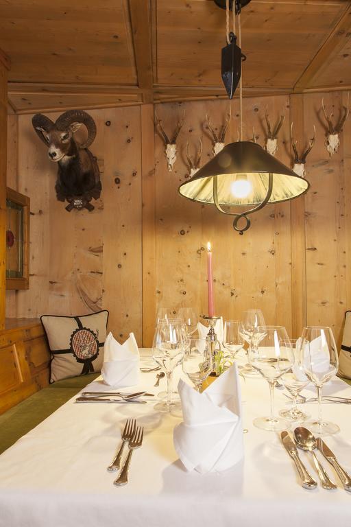 Hotel Neue Burg ナウダース エクステリア 写真