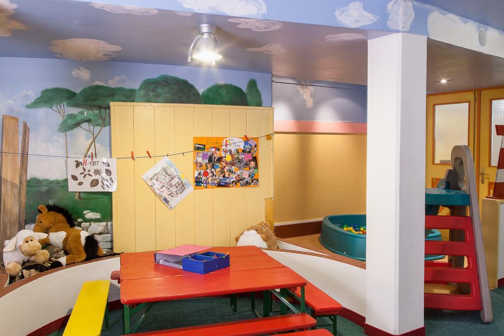Hotel Neue Burg ナウダース エクステリア 写真