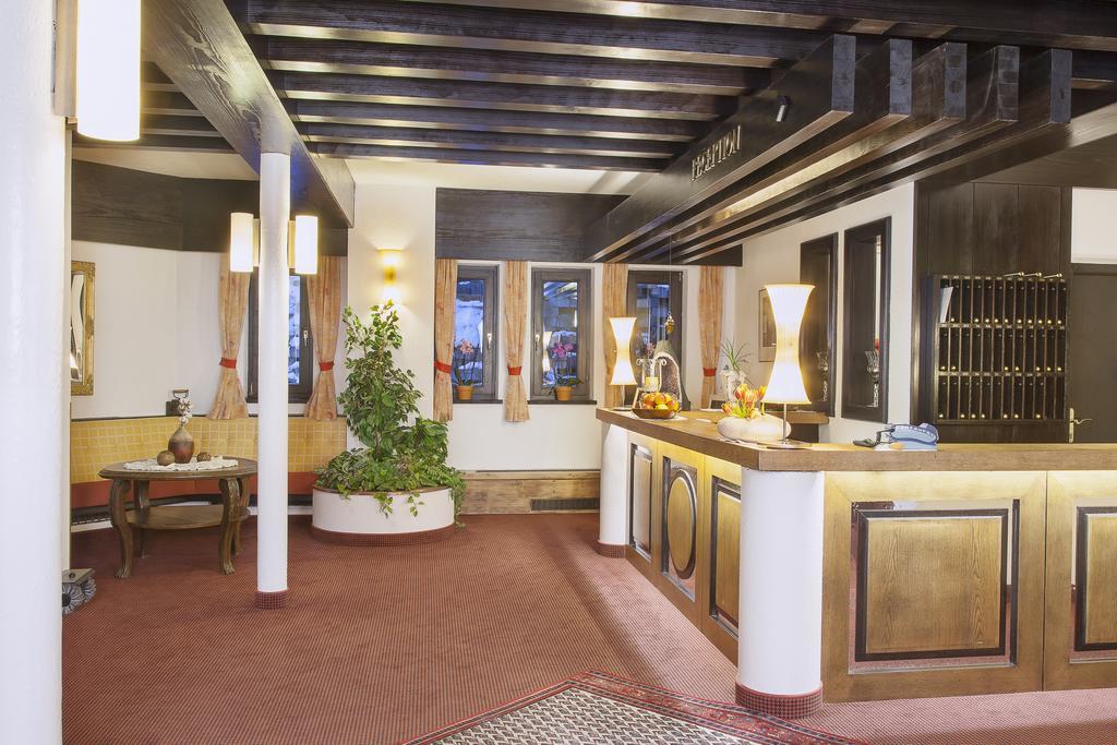 Hotel Neue Burg ナウダース エクステリア 写真