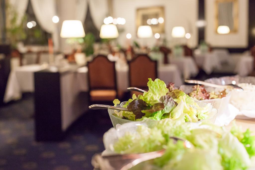 Hotel Neue Burg ナウダース エクステリア 写真