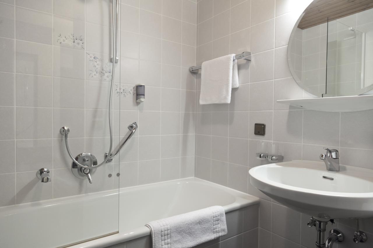 Hotel Neue Burg ナウダース エクステリア 写真