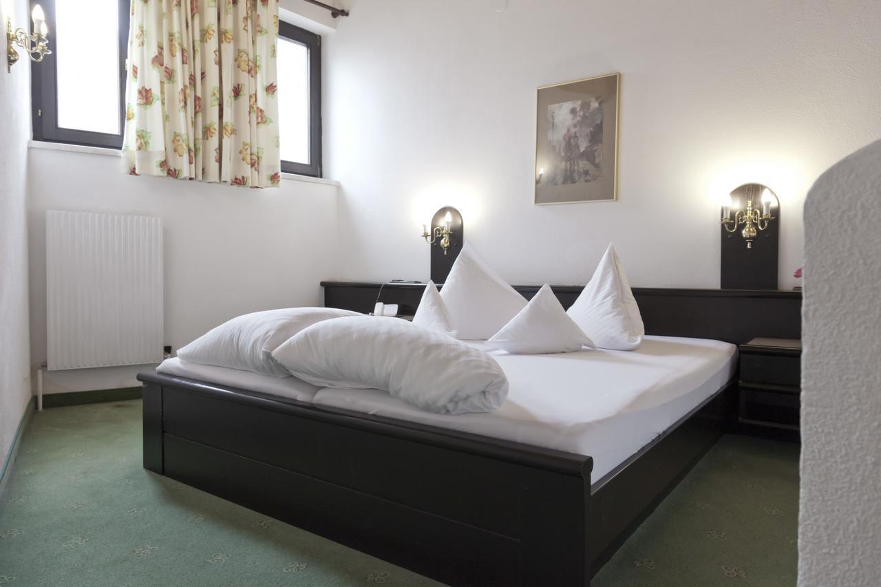 Hotel Neue Burg ナウダース エクステリア 写真