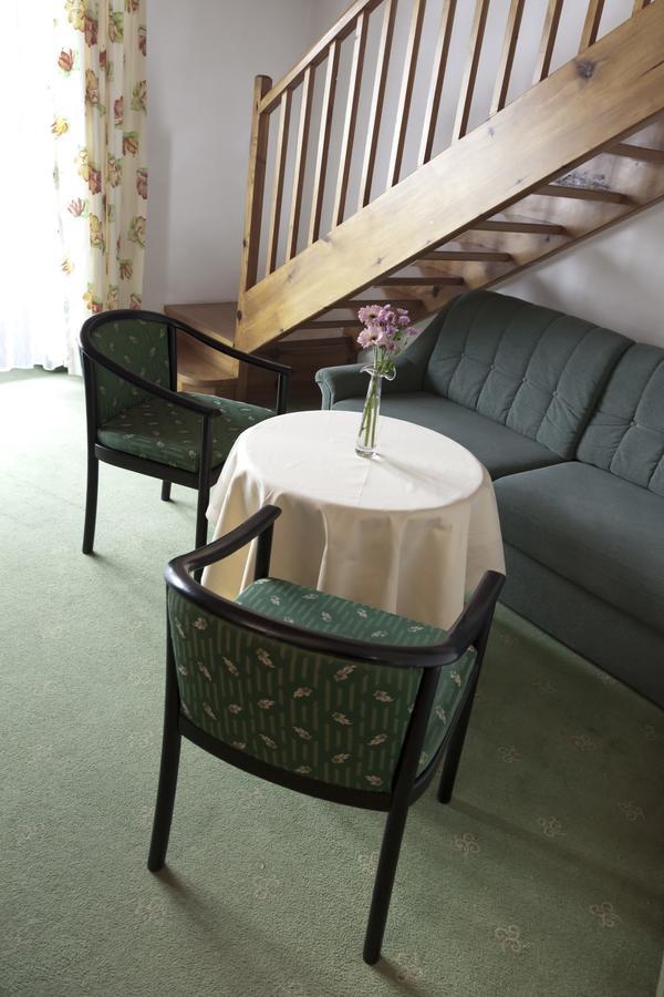 Hotel Neue Burg ナウダース エクステリア 写真